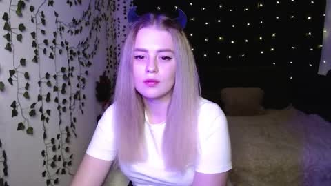 Snapshot of sofia_rosemary chatting on 02/07/25, 02:15 sofia_rosemary online show from 02/07/25, 02:15
