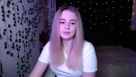 Snapshot of sofia_rosemary chatting on 02/18/25, 12:39 sofia_rosemary online show from 02/18/25, 12:39