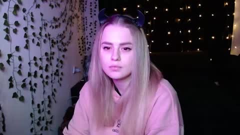 Snapshot of sofia_rosemary chatting on 02/19/25, 03:05 sofia_rosemary online show from 02/19/25, 03:05