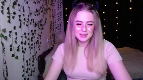 Snapshot of sofia_rosemary chatting on 03/11/25, 03:02 sofia_rosemary online show from 03/11/25, 03:02