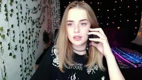 Snapshot of sofia_rosemary chatting on 10/14/25, 02:29 sofia_rosemary online show from 10/14/25, 02:29