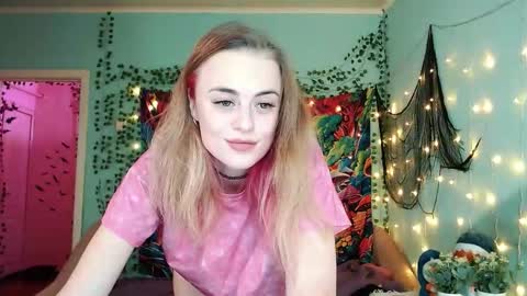Snapshot of sofia_rosemary chatting on 12/17/25, 05:52 sofia_rosemary online show from 12/17/25, 05:52