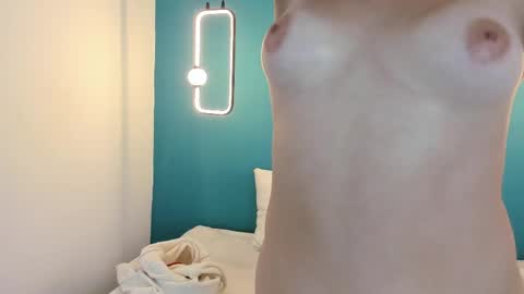 Snapshot of sofia_smithh_ chatting on 04/29/26, 01:48 Sofia online show from 04/29/26, 01:48