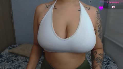 Snapshot of sofia_stonee1 chatting on 10/26/25, 05:52 kanella  valery online show from 10/26/25, 05:52