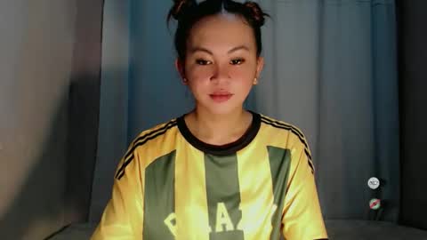 sofia_sweetheart18 online show from 05/20/26, 02:18