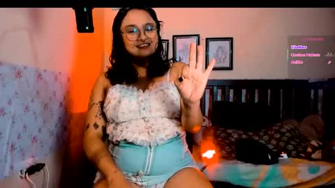 Snapshot of sofia_tabares chatting on 02/06/25, 02:00 Demi Sofia online show from 02/06/25, 02:00