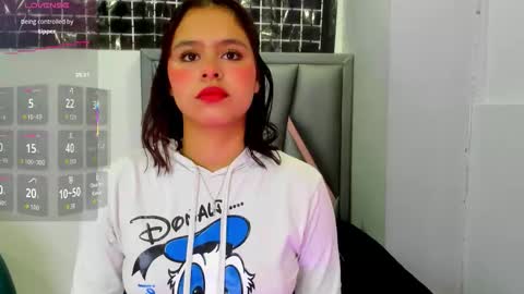 Sofa online show from 11/20/25, 01:11