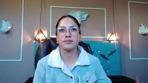 Sofa online show from 10/19/25, 11:11