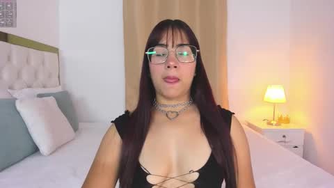 Snapshot of sofiabosch chatting on 11/27/25, 01:29 Sara online show from 11/27/25, 01:29