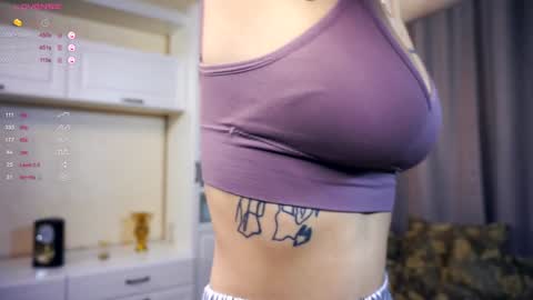 Hi My name is Sofia Welcome to my room Please thumbs up - its important online show from 12/23/24, 05:39