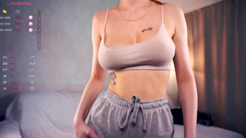 Hi My name is Sofia Welcome to my room Please thumbs up - its important online show from 01/10/25, 08:07