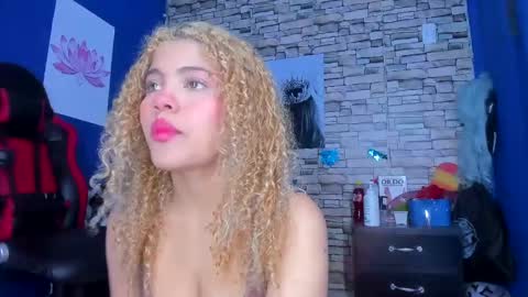 sofiacastillo01 online show from 03/02/25, 01:05