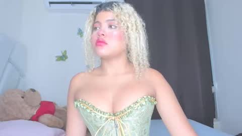 sofiacastillo01 online show from 04/11/26, 06:12