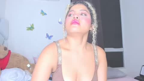 Snapshot of sofiacastillo01 chatting on 04/21/26, 01:42 sofiacastillo01 online show from 04/21/26, 01:42