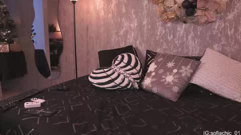 Sofia online show from 12/15/25, 02:54