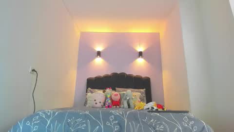 Sofia online show from 10/31/25, 04:08