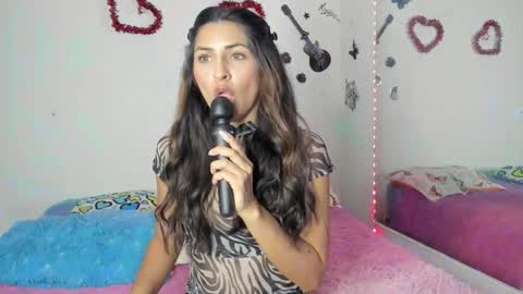 sofiacruz16 online show from 11/11/25, 02:33