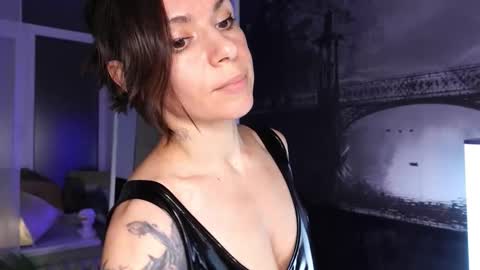 Sofia online show from 10/31/25, 06:42