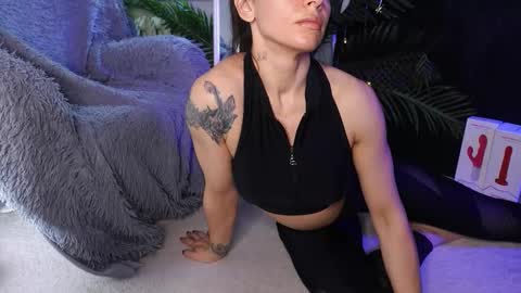 Snapshot of sofiafoster chatting on 12/19/25, 05:03 Sofia online show from 12/19/25, 05:03