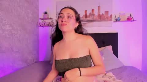 Snapshot of sofialujan_ chatting on 06/19/26, 12:04 sofialujan_ online show from 06/19/26, 12:04