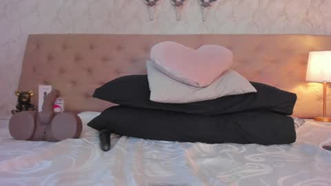 SofiaReyees online show from 02/07/25, 04:56