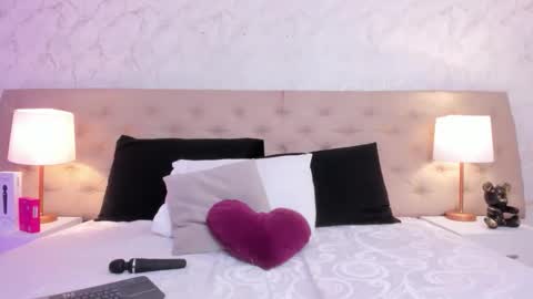 SofiaReyees online show from 04/17/26, 03:15