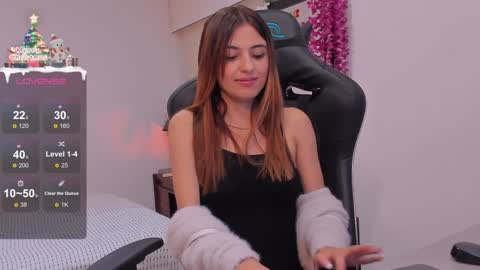 Snapshot of sofiarouge_ chatting on 01/04/25, 07:55 Sofia Help me reach 5K followers online show from 01/04/25, 07:55