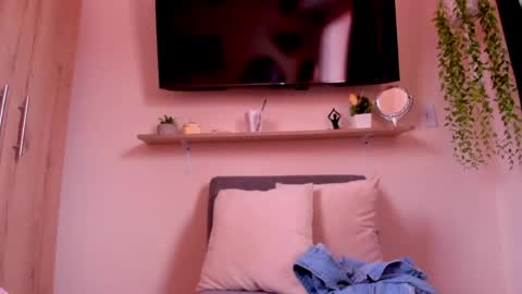 Snapshot of sofiavelez01 chatting on 04/27/26, 04:27 sofiavelez01 online show from 04/27/26, 04:27