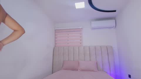 Sofia Velez  online show from 02/02/26, 12:48