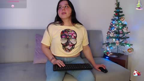 Snapshot of sofiavera_ chatting on 12/16/24, 01:21 Sofia Vera online show from 12/16/24, 01:21