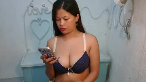 Snapshot of sofie_loorexx chatting on 05/08/26, 12:21 sofie_loorexx online show from 05/08/26, 12:21
