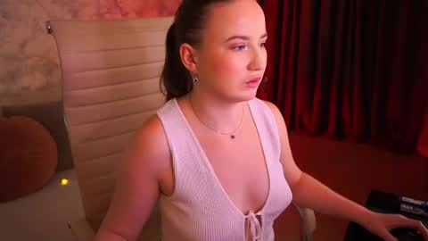 Snapshot of sofiebloom chatting on 06/26/26, 11:31 Sofie online show from 06/26/26, 11:31