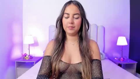 Snapshot of sofiebunnie chatting on 09/22/25, 01:18 sofiebunnie online show from 09/22/25, 01:18