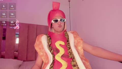 Sofie online show from 12/31/24, 09:17