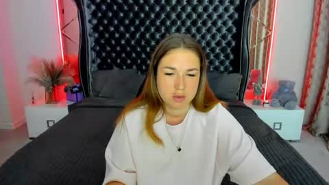 Snapshot of sofii_darling chatting on 06/15/26, 04:20 sofii_darling online show from 06/15/26, 04:20