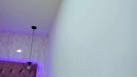 Snapshot of sofii_miller_ chatting on 12/18/24, 01:26 online show from 12/18/24, 01:26