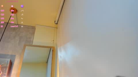 Snapshot of sofii_miller_ chatting on 01/18/25, 01:19 online show from 01/18/25, 01:19