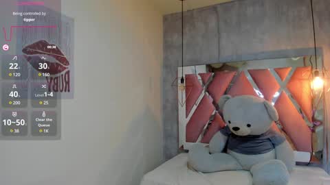 Snapshot of sofii_miller_ chatting on 02/02/25, 04:43 online show from 02/02/25, 04:43