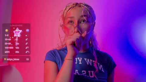 Snapshot of sofii_uwu_ chatting on 12/28/24, 11:16 Sofii  online show from 12/28/24, 11:16