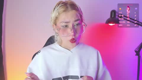 Snapshot of sofii_uwu_ chatting on 02/19/25, 12:11 Sofii  online show from 02/19/25, 12:11