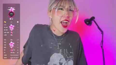 Snapshot of sofii_uwu_ chatting on 02/27/25, 08:09 Sofii  online show from 02/27/25, 08:09