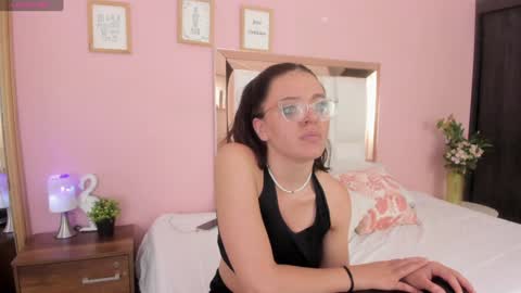 Snapshot of sofiiagudelo chatting on 02/08/25, 07:59 Sofi agudelo online show from 02/08/25, 07:59