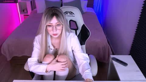 Sofia online show from 10/06/25, 03:04