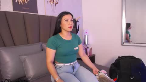 Snapshot of sofiperez_ chatting on 05/03/26, 11:27 online show from 05/03/26, 11:27