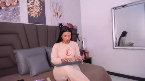 Snapshot of sofiperez_ chatting on 05/17/26, 11:17 online show from 05/17/26, 11:17