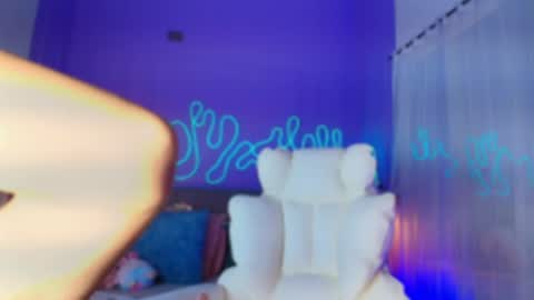 Snapshot of sofly_s chatting on 05/04/26, 11:50 Sofi online show from 05/04/26, 11:50