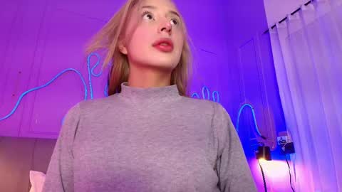 Snapshot of sofly_s chatting on 05/28/26, 11:51 Sofi online show from 05/28/26, 11:51