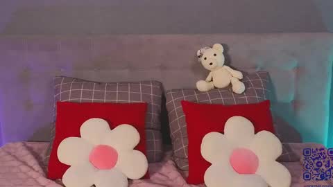 Snapshot of soft_babe chatting on 05/29/26, 05:22 Milisa online show from 05/29/26, 05:22