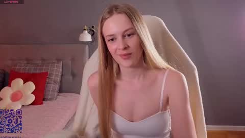 Snapshot of soft_babe chatting on 07/28/26, 08:52 Milisa online show from 07/28/26, 08:52