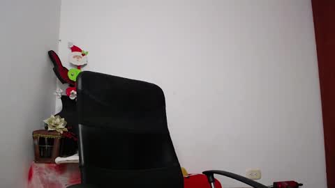 Snapshot of soft_fetish chatting on 12/02/24, 11:34 Camila M online show from 12/02/24, 11:34